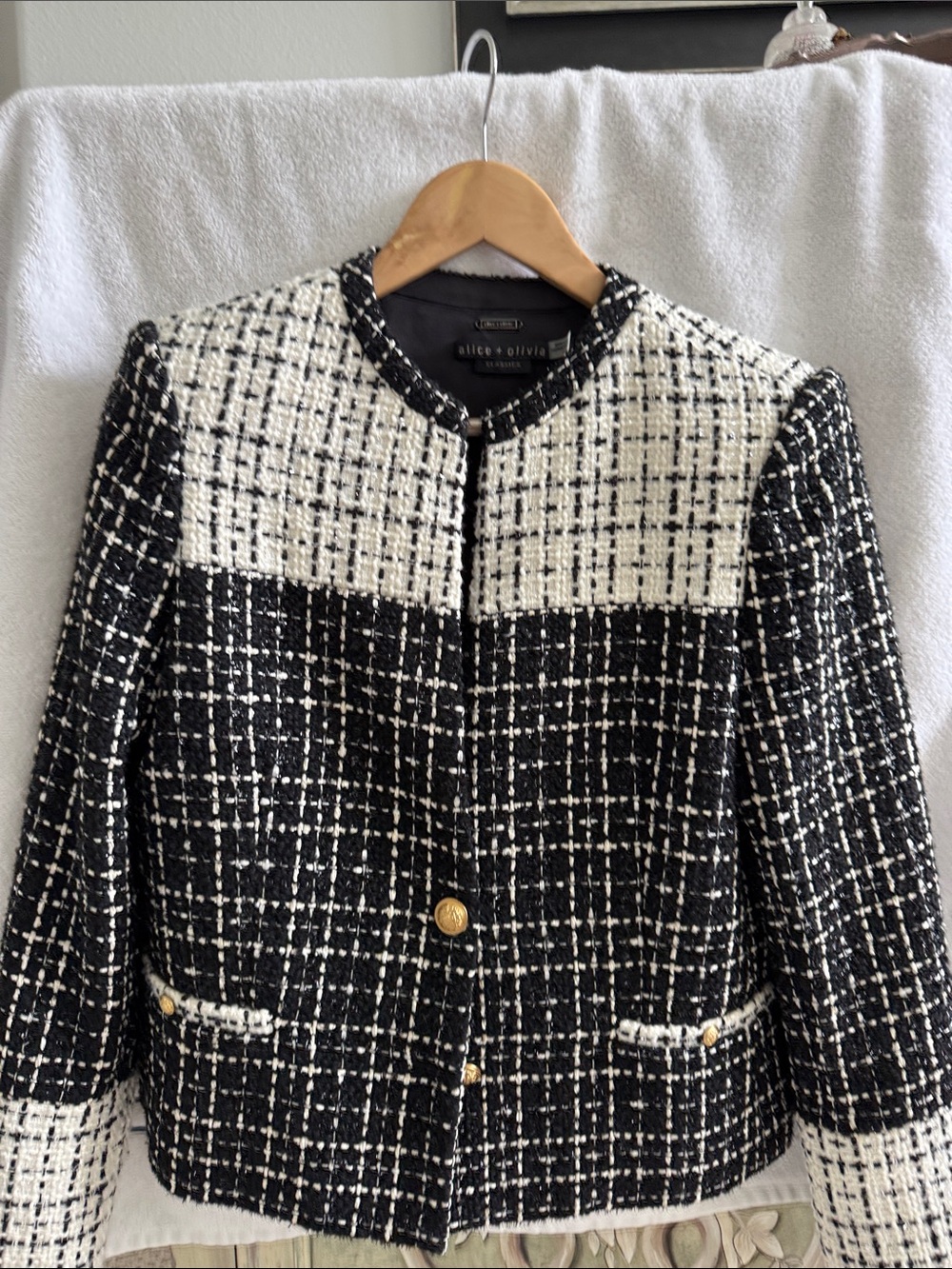 Alice + Olivia Black & White Tweed Cropped Collarless Jacket